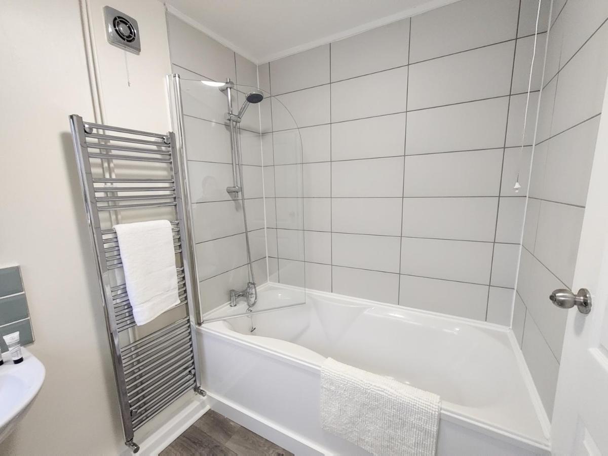 Апартаменты 3Br-St Johns Hse-Free Parking-Workers-Kitchen-Wifi-Dog Friendly Донкастер Экстерьер фото