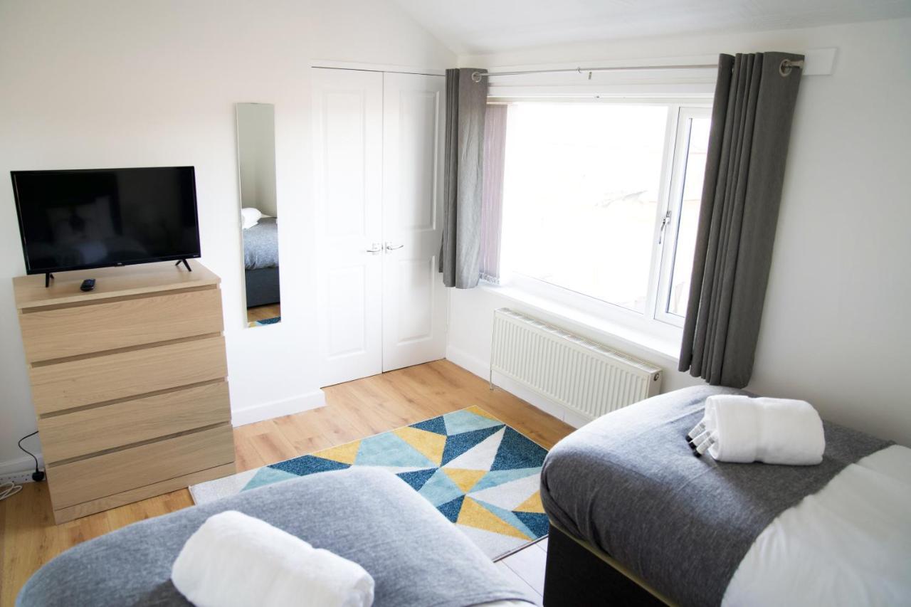Апартаменты 3Br-St Johns Hse-Free Parking-Workers-Kitchen-Wifi-Dog Friendly Донкастер Экстерьер фото