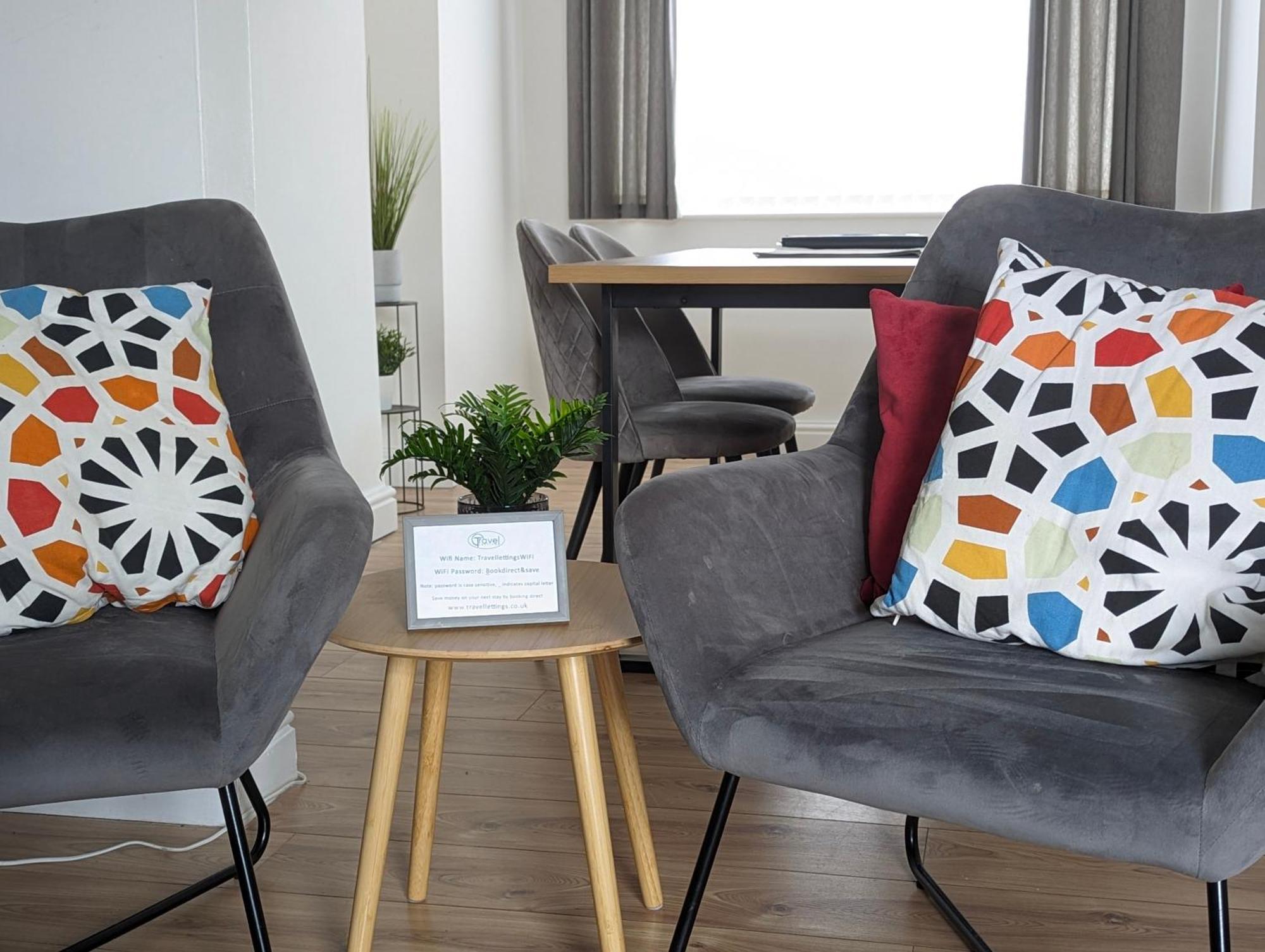 Апартаменты 3Br-St Johns Hse-Free Parking-Workers-Kitchen-Wifi-Dog Friendly Донкастер Экстерьер фото