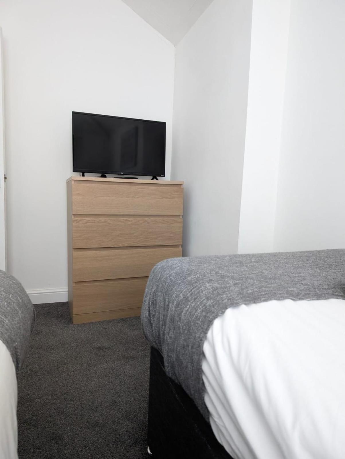 Апартаменты 3Br-St Johns Hse-Free Parking-Workers-Kitchen-Wifi-Dog Friendly Донкастер Экстерьер фото