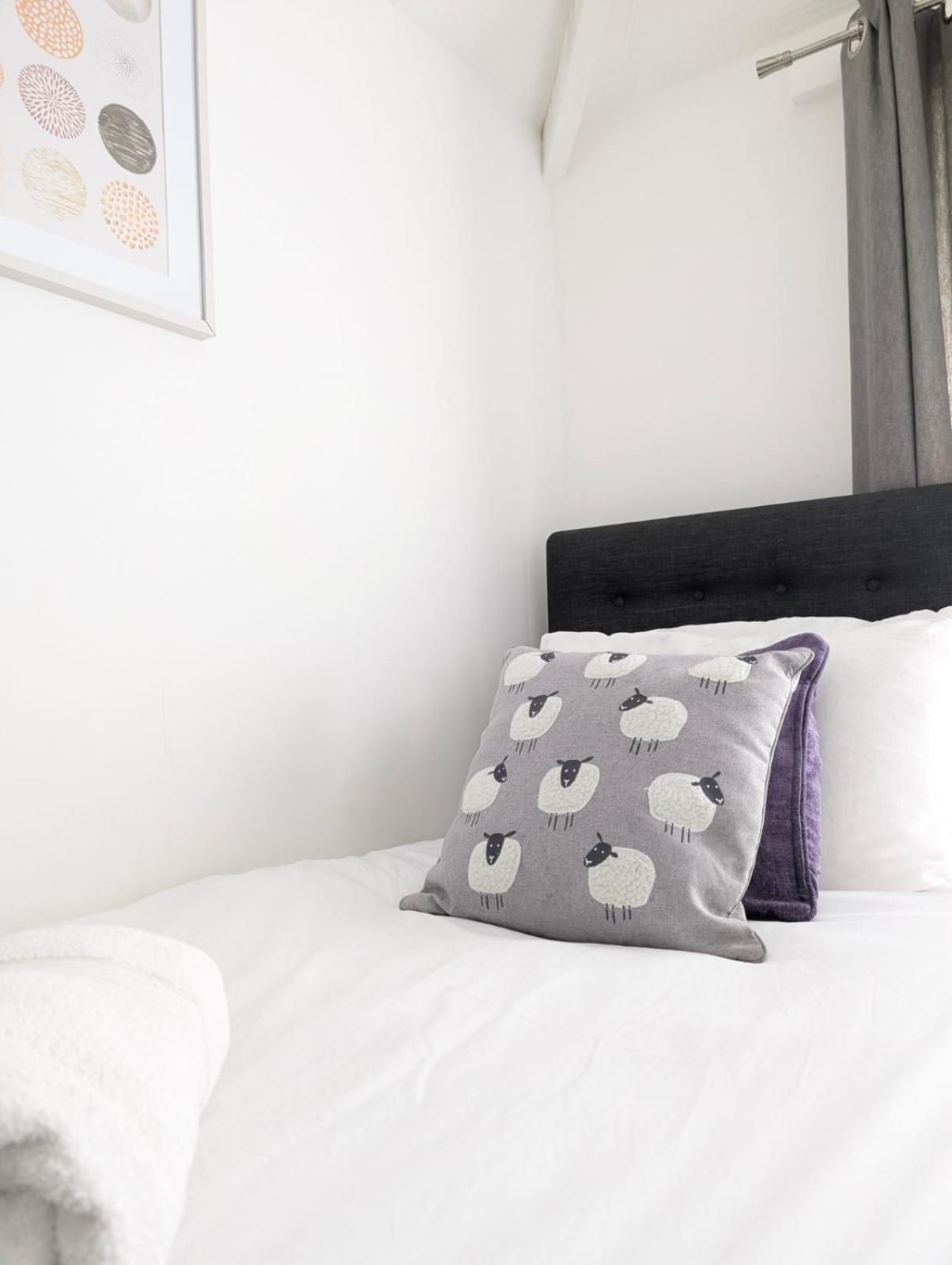 Апартаменты 3Br-St Johns Hse-Free Parking-Workers-Kitchen-Wifi-Dog Friendly Донкастер Экстерьер фото